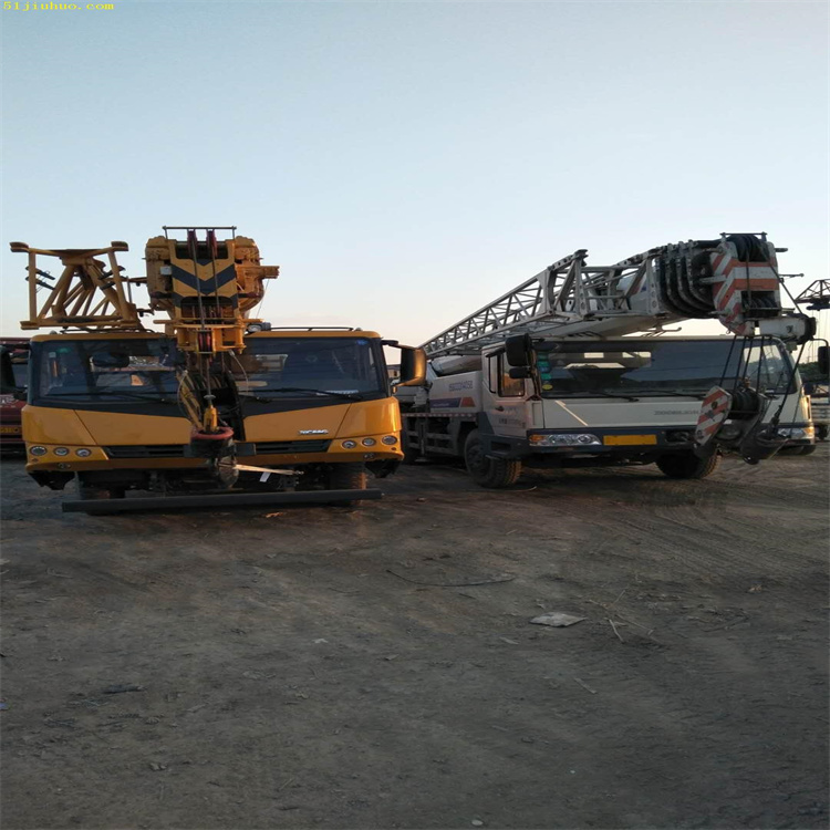 红原吊车吊挖机正确办法